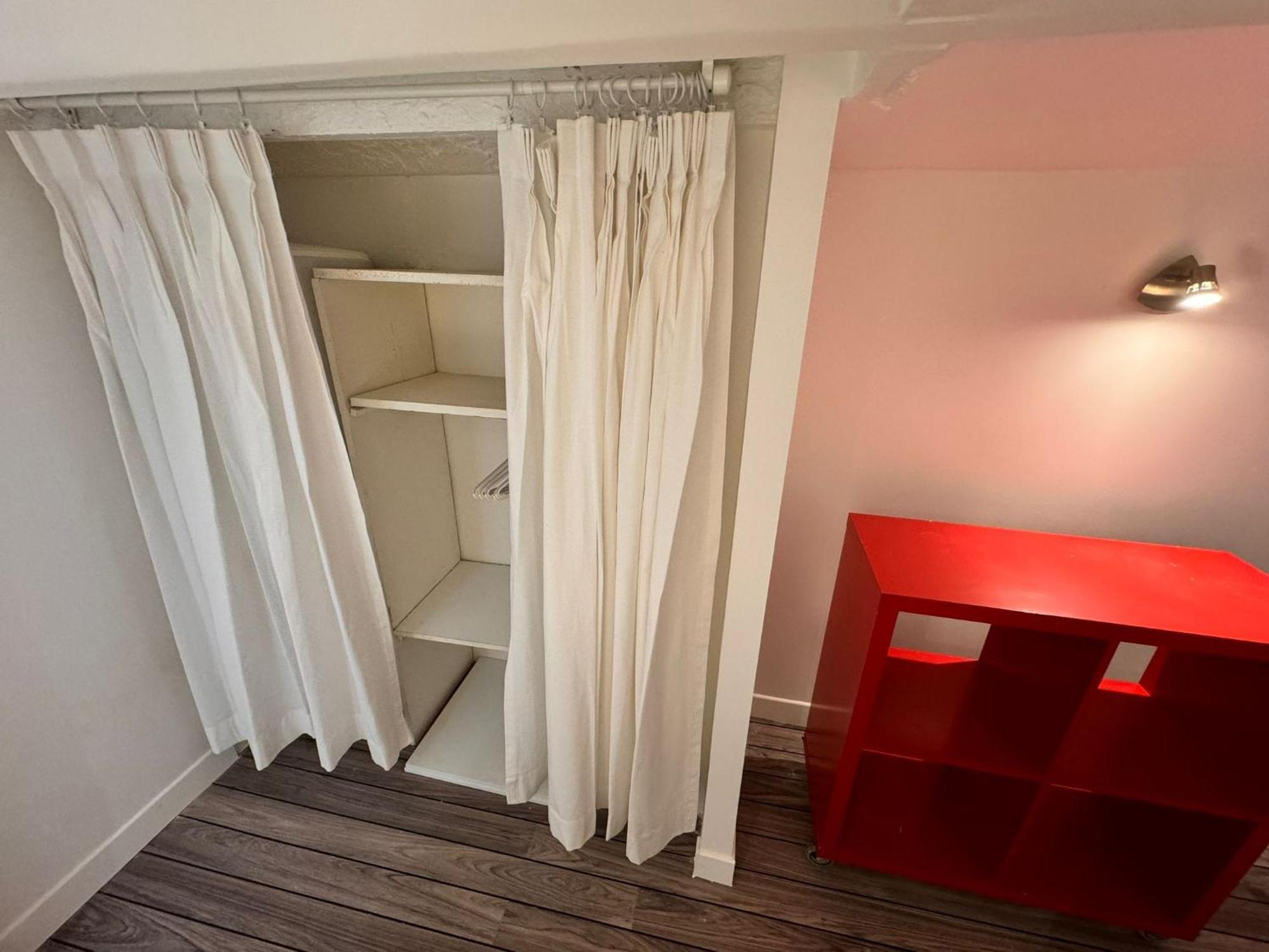 Apartment Carre D'or: Very Calm Cozy 2br, With Wi-fi *