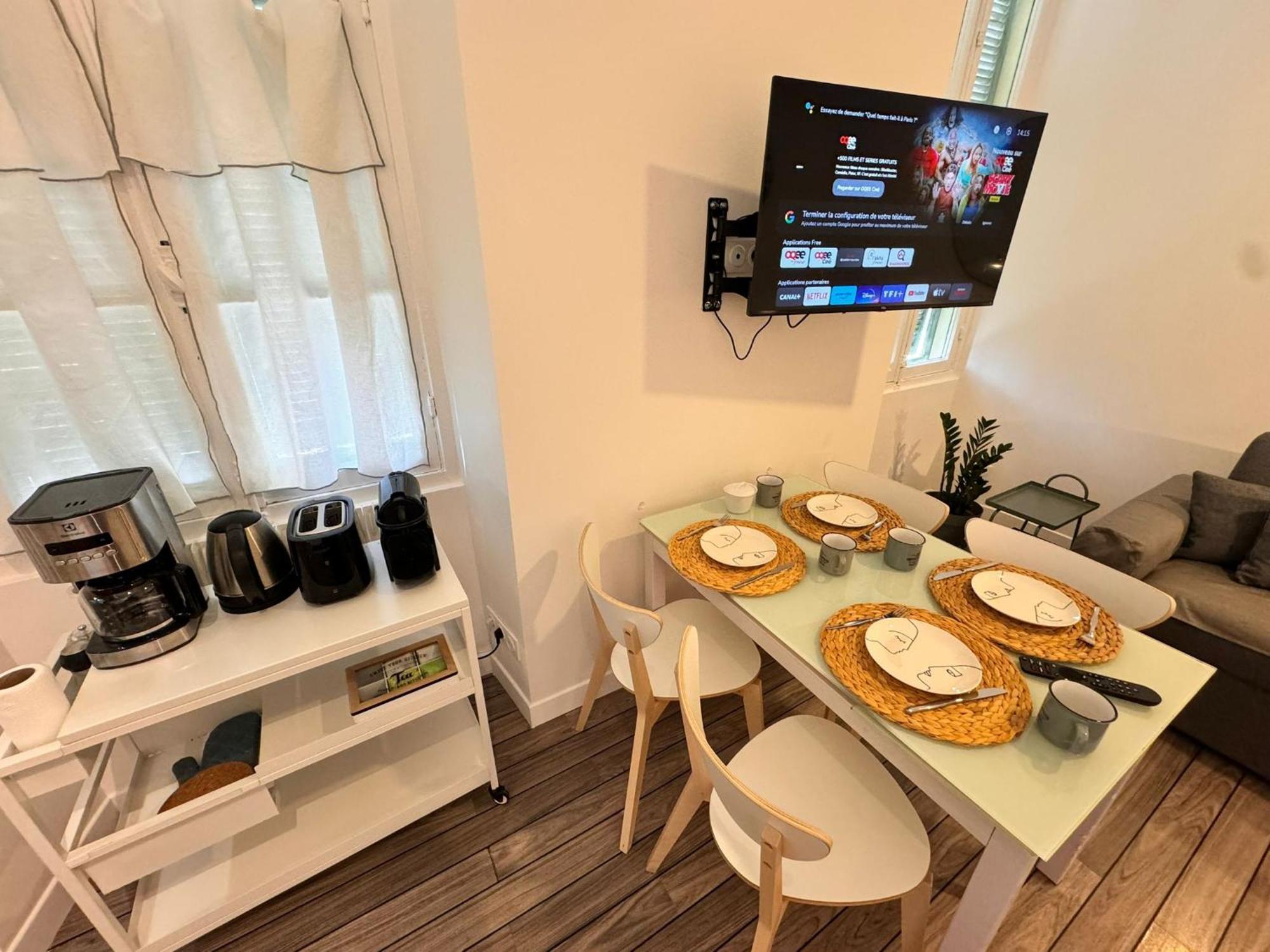 Carre D'or: Very Calm Cozy 2br, With Wi-fi Apartment