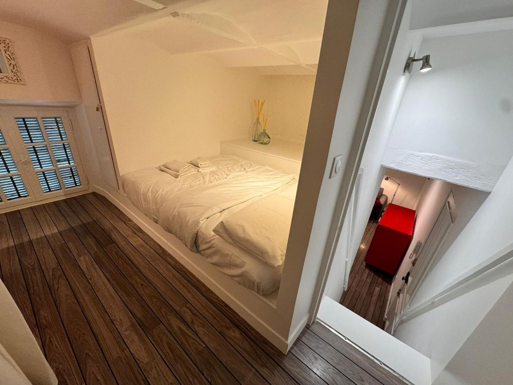 Carre D'or: Very Calm Cozy 2br, With Wi-fi Nizza