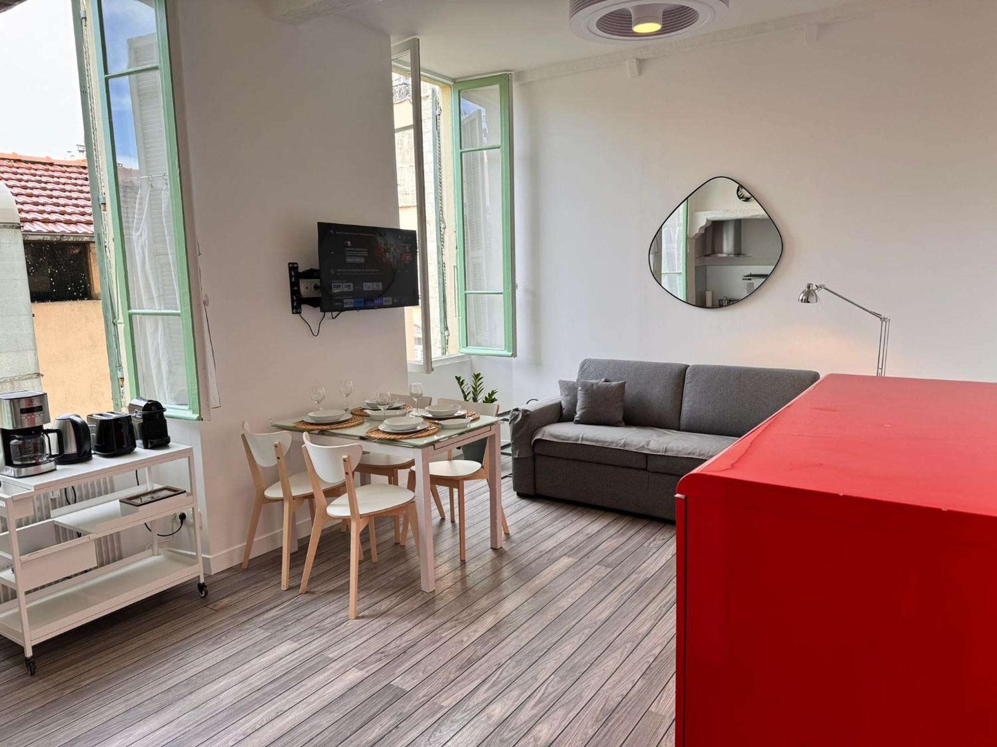 Apartment Carre D'or: Very Calm Cozy 2br, With Wi-fi