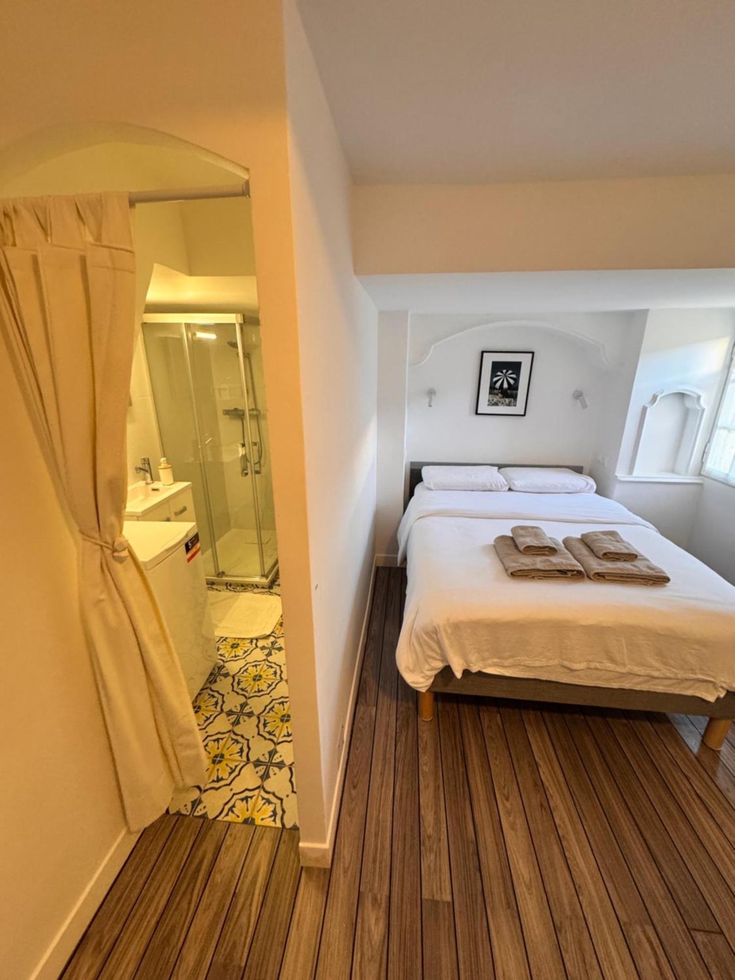 Carre D'or: Very Calm Cozy 2br, With Wi-fi Apartment Nizza