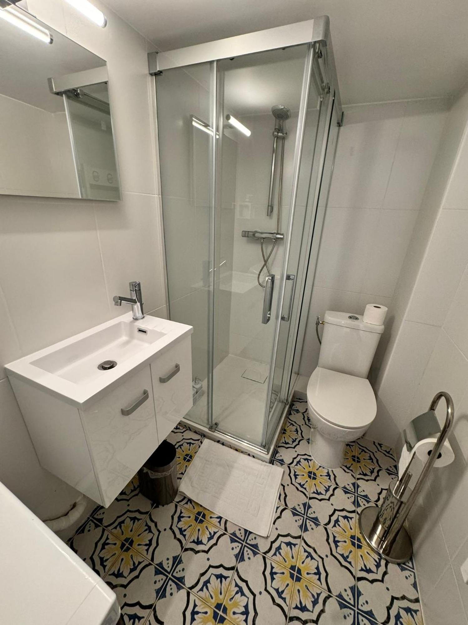 Carre D'or: Very Calm Cozy 2br, With Wi-fi Apartment Nizza