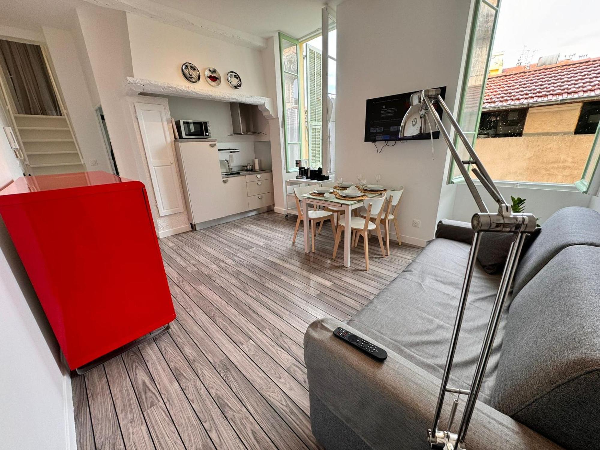 Apartment Carre D'or: Very Calm Cozy 2br, With Wi-fi Nizza